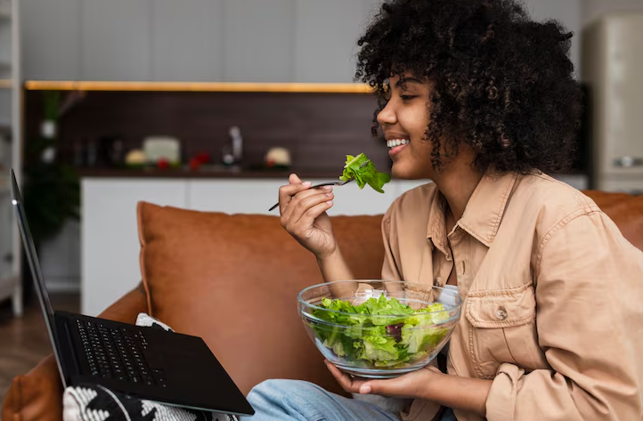 Calor, falta de apetite e emagrecimento: por que comer menos no verão pode atrapalhar seus resultados